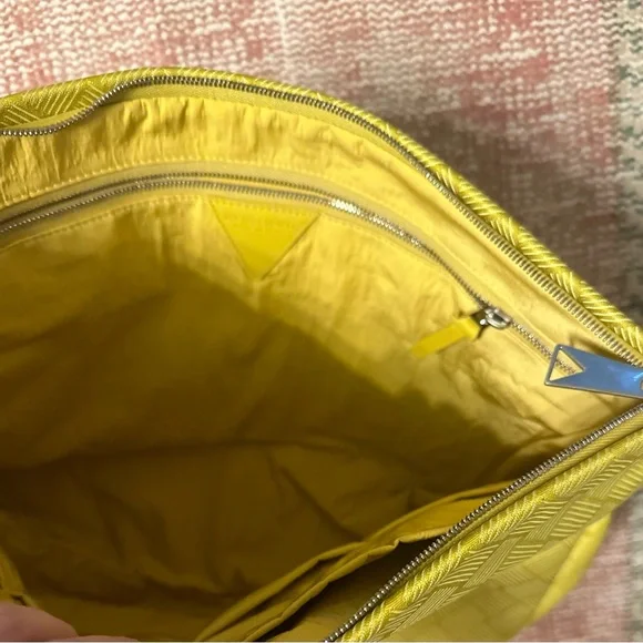 Bottega Veneta Portfolio - Like New - Picture 9 of 11